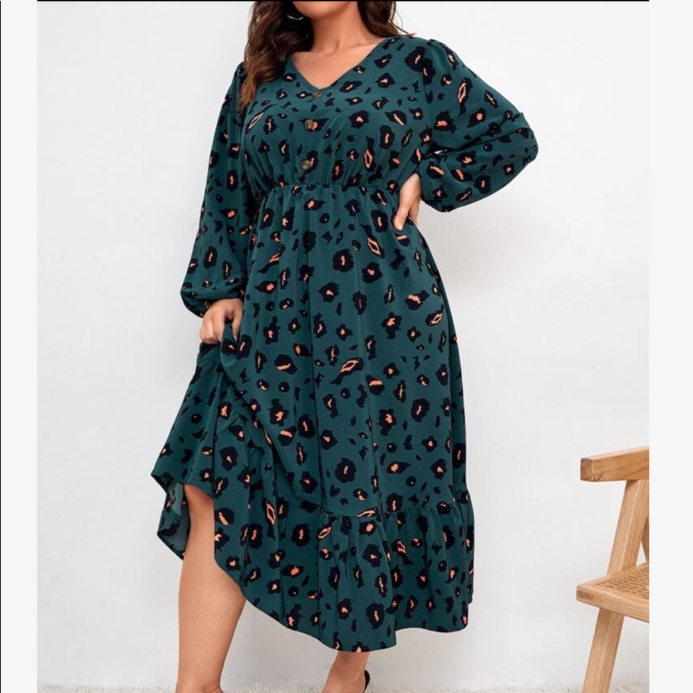 Plus Size Leopard Print Long Bishop Sleeve Dress - Picture 2 of 6